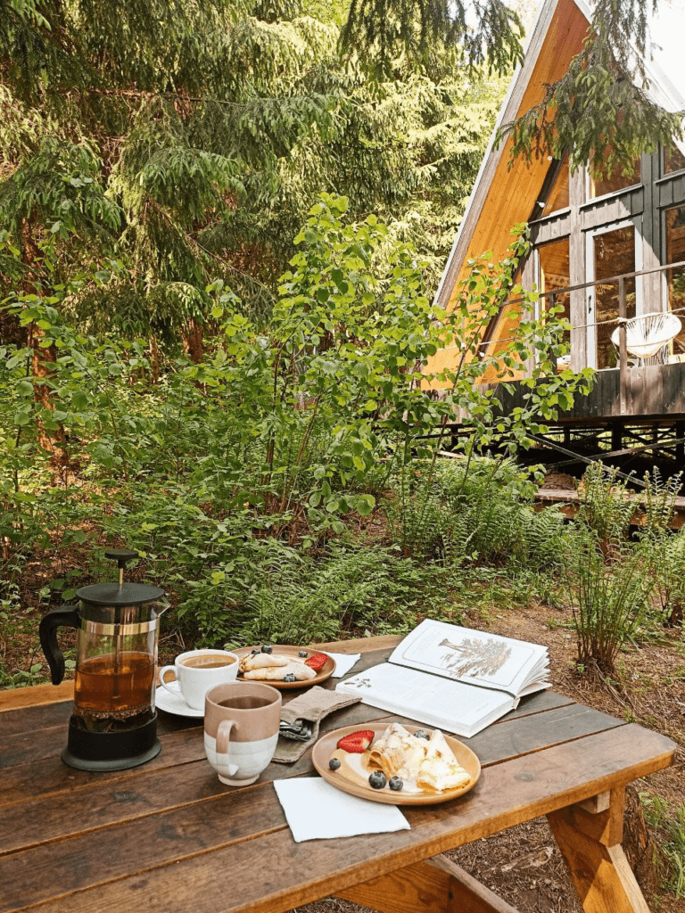 Панорамное остекление A-frame дома от пола до конька